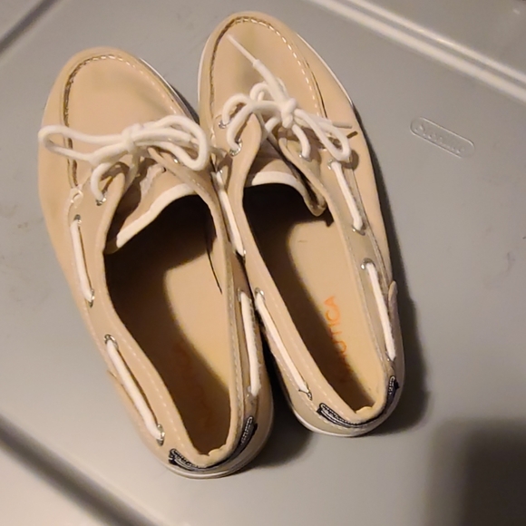 Nautica boat shoes - Picture 3 of 3